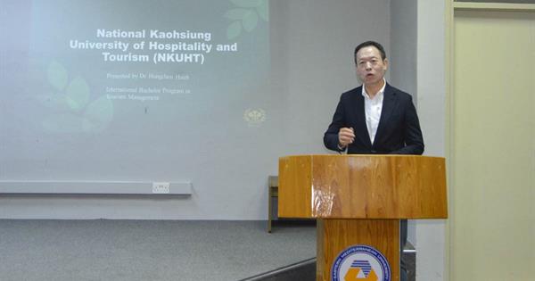 Taiwan National Koahsiung University Academic Staff Member Delivers Seminar At EMU